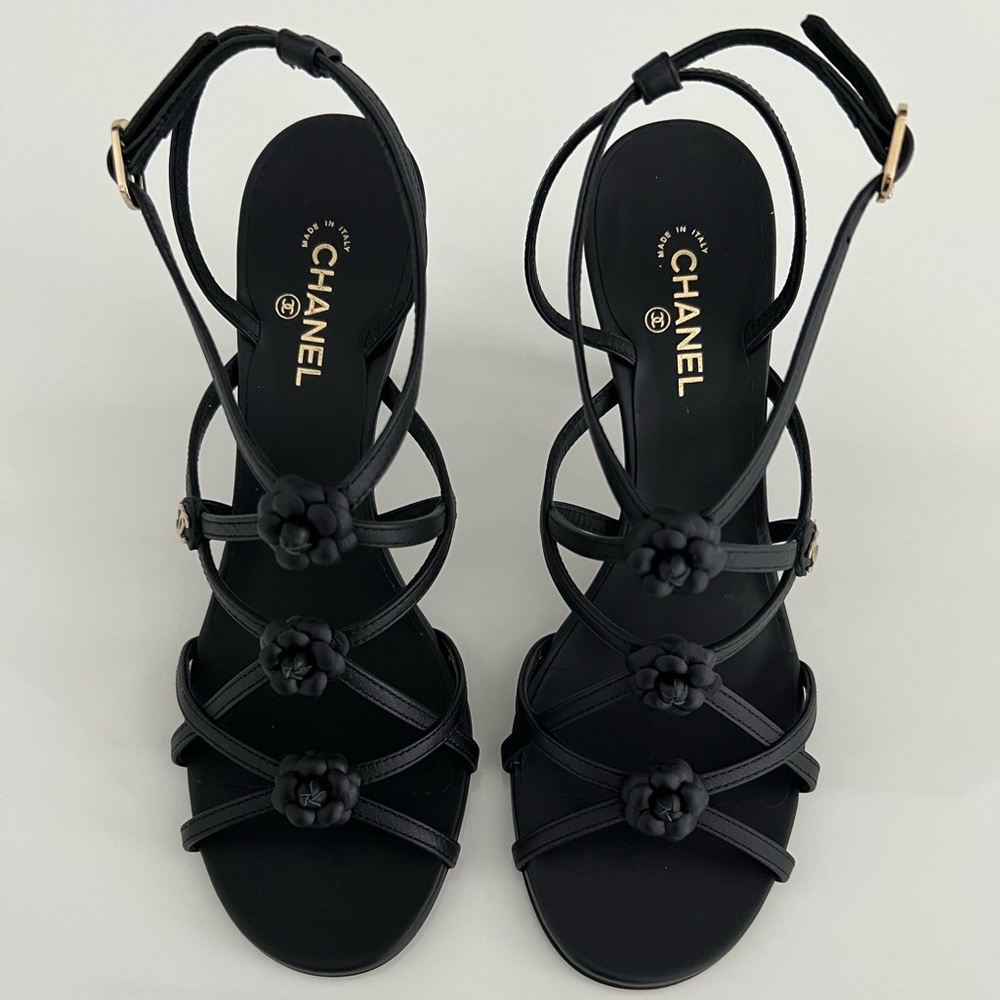 CHANEL 23C BLACK LEATHER CAMELLIA SANDALS SIZE IT 37.5 / US 7.5 NIB!